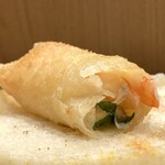 sumibitowaintojummaishukingumomo - 海老とチーズの春巻き