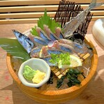 h Higashimikuni Kaisenshokudou Ouesuto - 秋刀魚姿造り