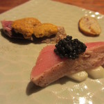 付き出し　マグロの赤身とトロのあぶり