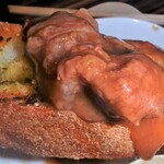 餃子専門店 上海 - 牛スジ　オンザガーリックトースト♪