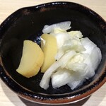 Tonkatsu Masachan - 「かつ丼豚汁セット」の漬物