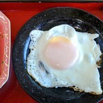 オーモリラーメン - 目玉焼き