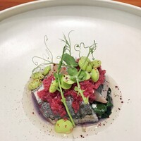 馳走西健一 - 定置網の活き〆アジ、レッドオニオンビーツ、金時草