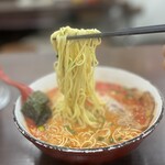 長浜や - 麺はストレートの細麺