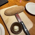 アウトバック ステーキハウス 梅田店 - おかわり自由のパン