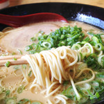 金太郎ラーメン - タレもしくは塩分が濃くて、
白ご飯が合いそうな味。