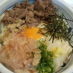 手造りうどん 楽々 - 和牛肉ぶっかけ大盛り（アップ）