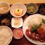 かわず - ■ かわずランチ  1000円 ＊ 本日のメイン ＊ ６種の小鉢 ＊ お味噌汁 ＊ ごはん ＊ ドリンク 