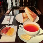 フランソア喫茶室 - バタージャムトーストと紅茶