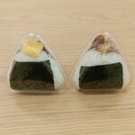 できたておむすび 米米 - おむすび だしまき卵 (税込)165円 と おむすび 煮豚 (税込)195円 ※開封前 (2023.09.01)