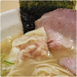 中華そば うお静 - 美味しいワンタン