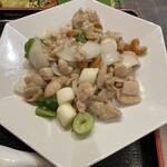 紅虎餃子房 - 鶏肉とカシューナッツなどとの炒め物