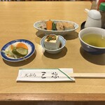 三惚 - 付いてくる煮物　おしんこ　やっこ