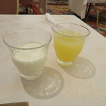 日本の宿 古窯 - 飲むヨーグルト、リンゴジュース