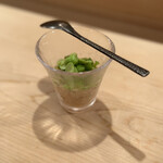 登喜和鮨 - 桜鱒頭出汁のゼリーと 　アスパラガス枝豆の炭焼炙り