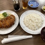 日進食堂 - 庶民の最高の贅沢である上カツライス