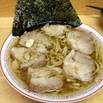 ラーメン二郎 - 小ブタラーメン 800円　ヤサイ切れ・麺半分・ニンニク・カラメ・アブラ・のり