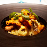 キメラ - 淡路産炙り鱧と雲丹をのせた冷製カペッリーニ　茄子ソース　カラスミを削って　