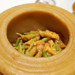 キメラ - サルデーニャ島産クラシコチーズで仕上げた　ホロホロ鳥の煮込みと香り茶豆のガルガネッリ