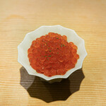 東麻布 天本 - 新イクラ、柔らかい皮を出汁で膨らませる