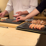 登喜和鮨 - 助手を務める奥様との連携が絶妙！