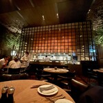 Peter Luger Steak House Tokyo - 店舗内観
                                個室も良いけどやっぱり2階のホールが醍醐味