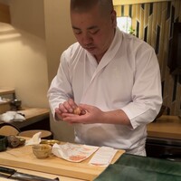 登喜和鮨 新発田本店 - 南蛮海老を握る