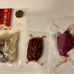 酒乃なべだな - 料理写真:牡蠣の佃煮、馬刺カナダ産モモ