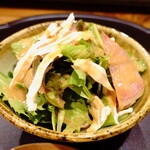 Yakitori Takahashi - ”蒸し鶏サラダ”、蒸した”鶏”によくある臭みは全く感じられず、柔らかい“お肉”です。“野菜”はシャキシャキ、どちらも新鮮なことがよくわかる美味しさです。