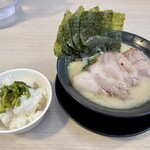横浜家系ラーメン 印西家 - ごはん無料+ 豚骨醤油（塩）SP 細麺