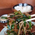 Chuukaryouri Rairaiten - オイスターソースのコク、旨味、苦味が美味しい。レバニラ炒め定食 税込800円