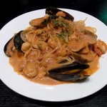 TRATTORIA SUSUMU - 海の幸のトマトクリームソース(1300円)
