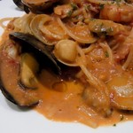 TRATTORIA SUSUMU - 海の幸のトマトクリームソース(1300円)
