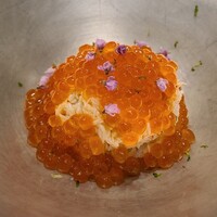 SUGALABO - ⑤SUGALABO米﻿(奈良県産)の毛蟹(北海道噴火湾産)と新イクラ(北海道宇登呂産)のミニ丼
                毛蟹の産卵は晩秋～晩冬、秋は親蟹のしっかりした旨みを楽しむ
                新イクラの香りが立ち登り円やかな旨みが最高