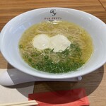 黄金の塩らぁ麺 ドゥエイタリアン - 