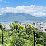 Kanton Ryourihisui Chou - ホテルから見た鹿児島市街と桜島