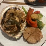 ホルモン船 ホールちゃんのOYAGIKASE - 鮑、帆立、芽キャベツ