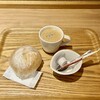 IENA - ホットコーヒー385円、塩バター220円