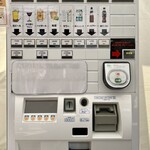 飯田商店 - イベント会場入口の食券機
      2023年9月3日