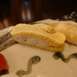 寿司 松岡 - ◯玉子
      玉子焼の中にシャリが入ってた
      前菜の玉子と同じで美味しい味わい