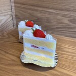 Knott's berry farm - 【定番】ガトーフレーズ　¥486 スポンジの食感、生クリームのくちどけいちごの酸味と薫り口の中に広がるそれぞれのハーモニーをバランス配合