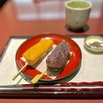 追分だんご本舗 - だんご2本盛り
            季節商品のあんずあん
            よもぎつぶあん