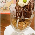 chiisanamachinoshokudoukafemisuthi- - チョコレートパフェ、上のアイスが美味しかったです