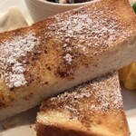 カピアンコーヒー - シナモンにはホイップクリームを