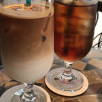 カピアンコーヒー - 至宝のカフェラテとアイスティー