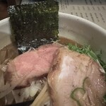 日本橋 製麺庵 なな蓮 - チャーシューはホロっとしたのとしっとりした2種類入っています。