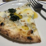 ピッツェリア ドーモ - ピザアップ。にんにく、もう少し欲しかった。