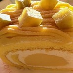 スイーツ ミズノヤ - スポンジ、クリーム、プリン全て美味しいロールケーキ