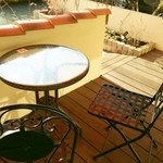 スイーツ ミズノヤ - 店先のイートインスペース