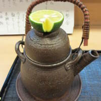 貴久政 - 単品注文の松茸の土瓶蒸し、今年初物。松茸たっぷりでたいへん美味しゅうございます。